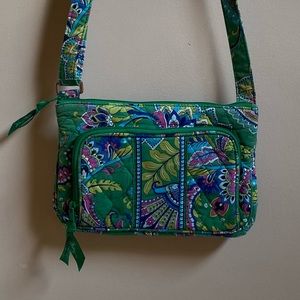 VERA BRADLEY CROSSBODY/ ADJUSTABLE STRAP BAG/ MULTI COLOR